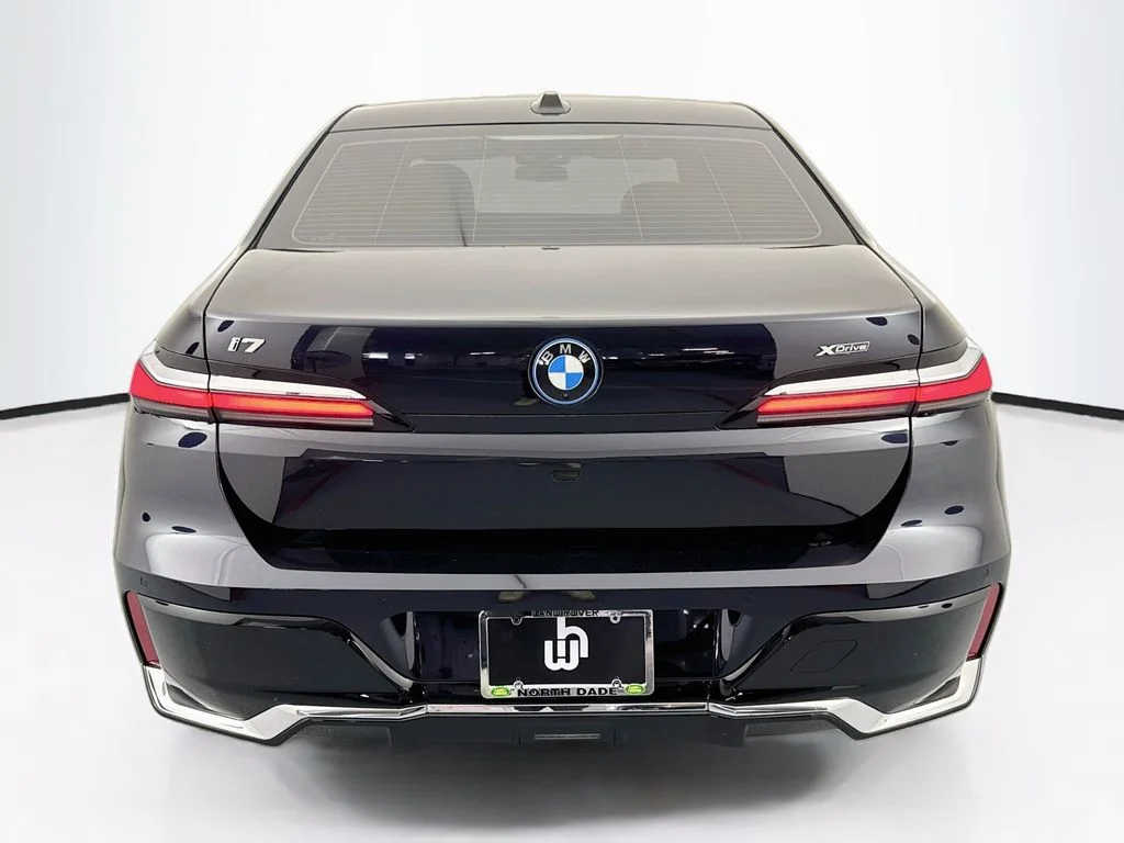 Used 2023 Black BMW xDrive60 image 6