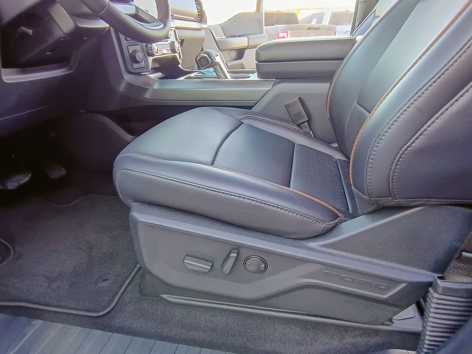2025 Ford F-150 Lariat - Photo 14