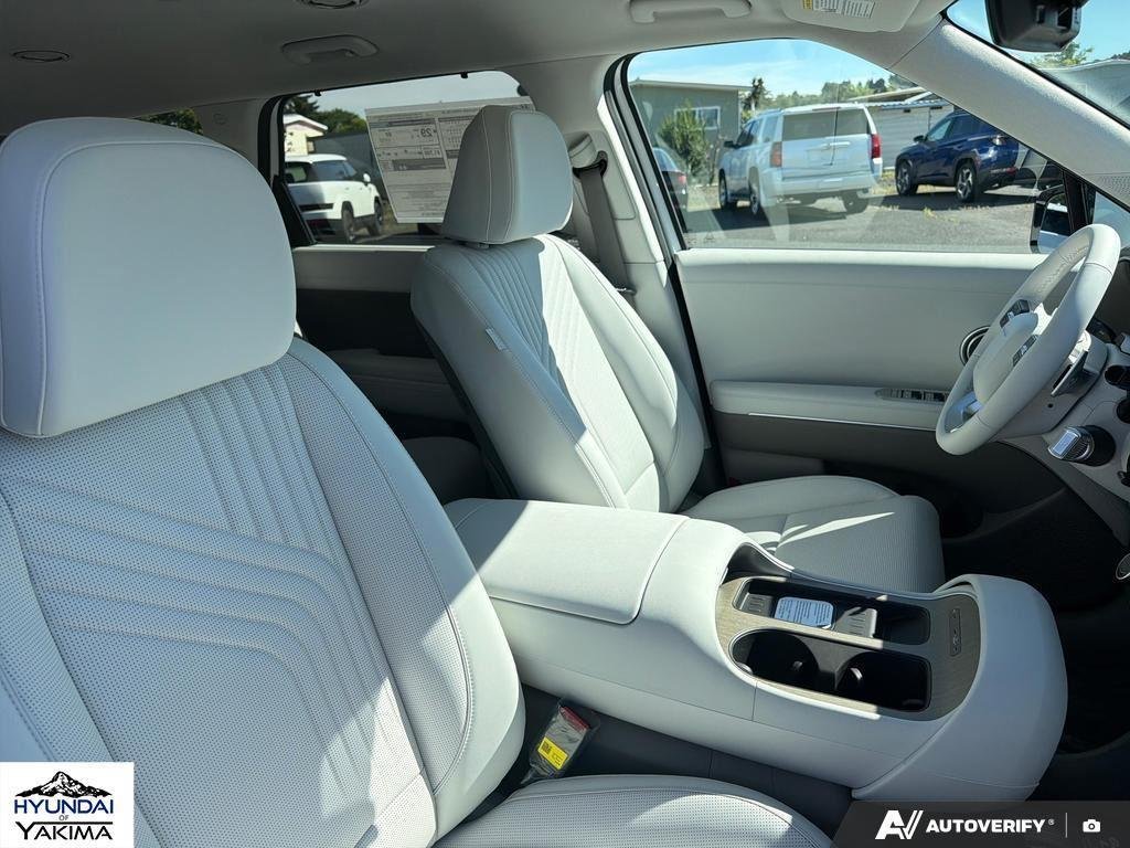 New 2026 Creamy White Pearl Hyundai SEL 8P image 22