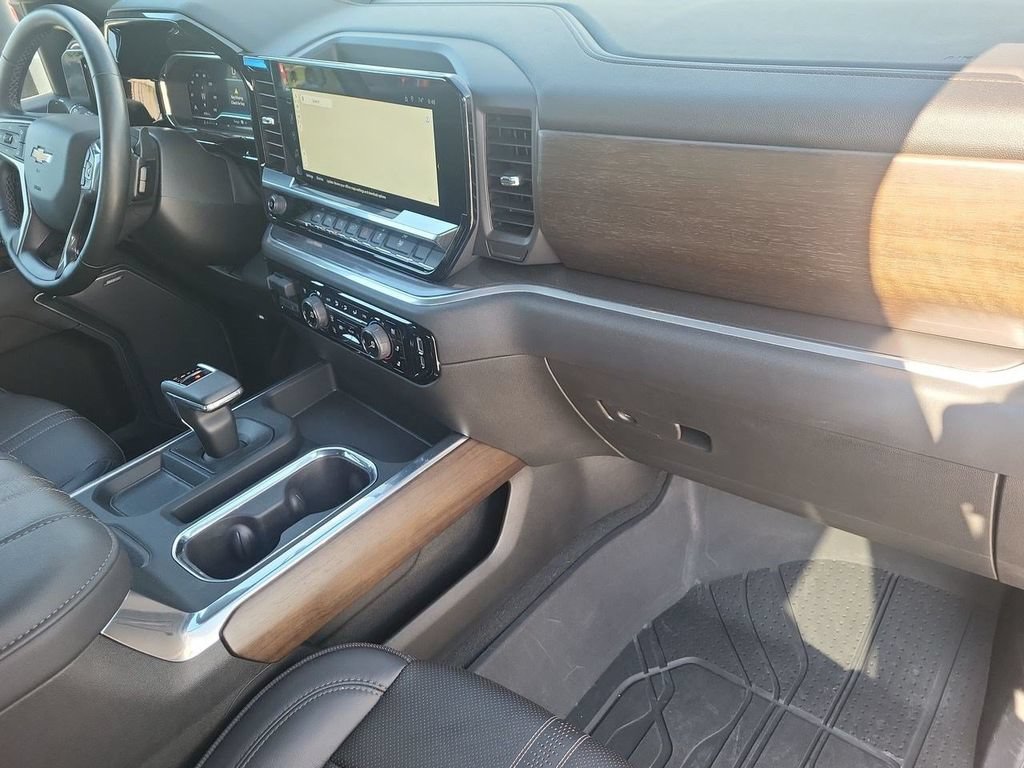 Used 2025 Black Chevrolet High Country image 36