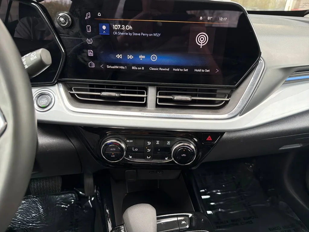 2025 Chevrolet Trax LT - Photo 22