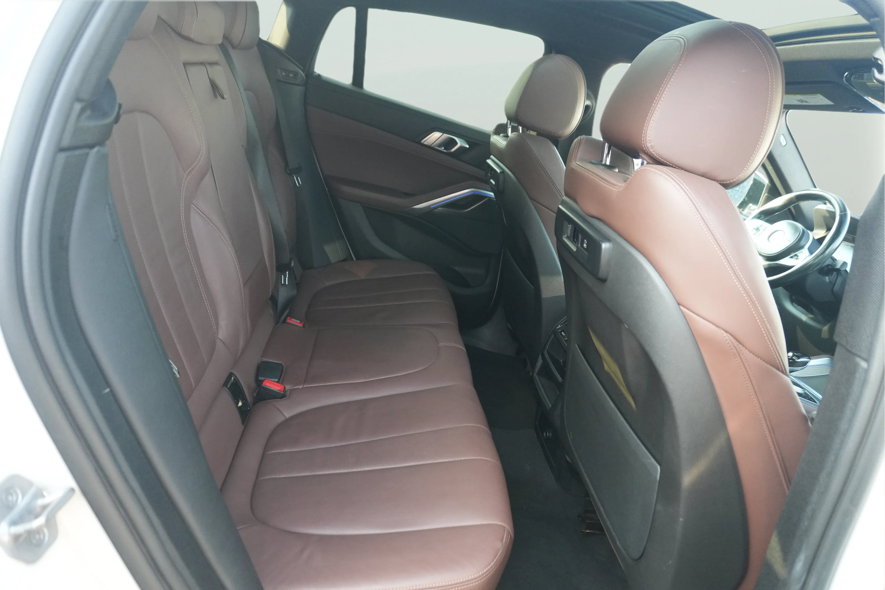 Used 2022 Mineral White Metallic BMW xDrive40i image 21