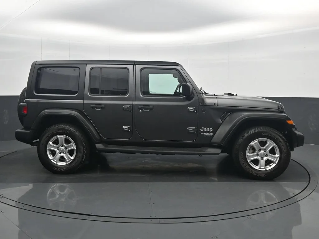 Used 2018 Gray Jeep Unlimited Sport S image 7