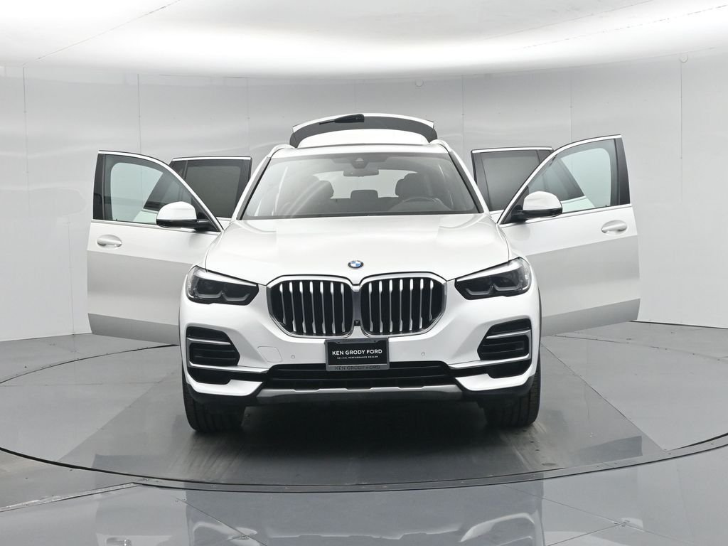 Certified Used 2023 White BMW sDrive40i image 41