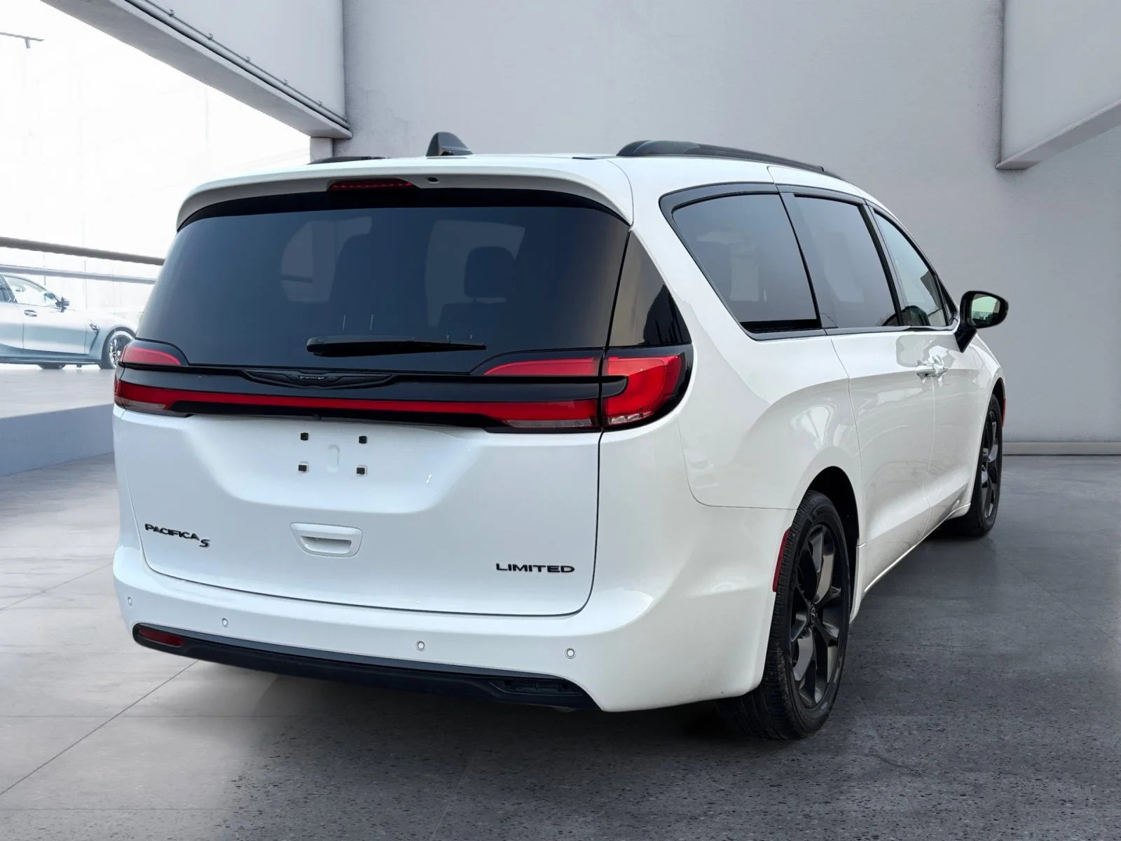 Used 2025 Bright White Chrysler Limited image 5