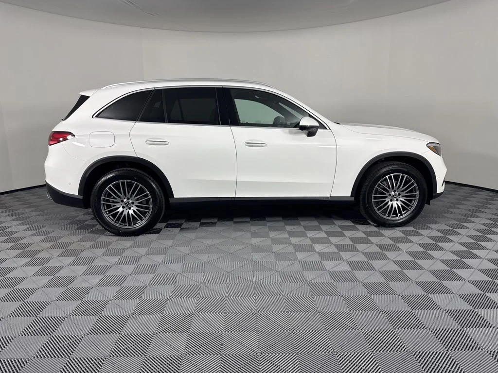 New 2026 White Mercedes-Benz GLC 300 image 8