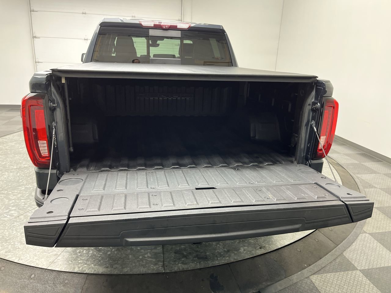 Certified Used 2022 Hunter Metallic GMC Denali image 36