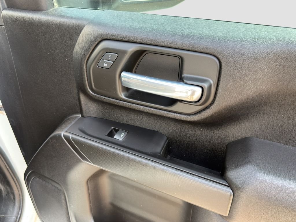 Used 2022 White Chevrolet Custom image 33