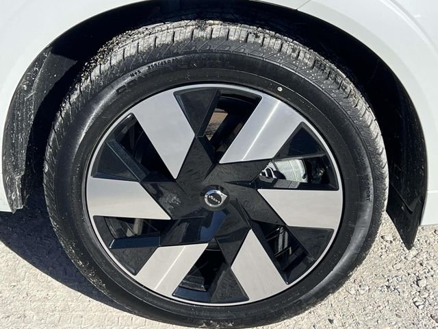 2025 Volvo XC60 Plus - Photo 9