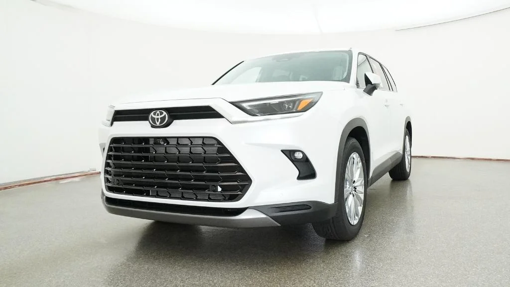 New 2026 Wind Chill Pearl Toyota Platinum image 7