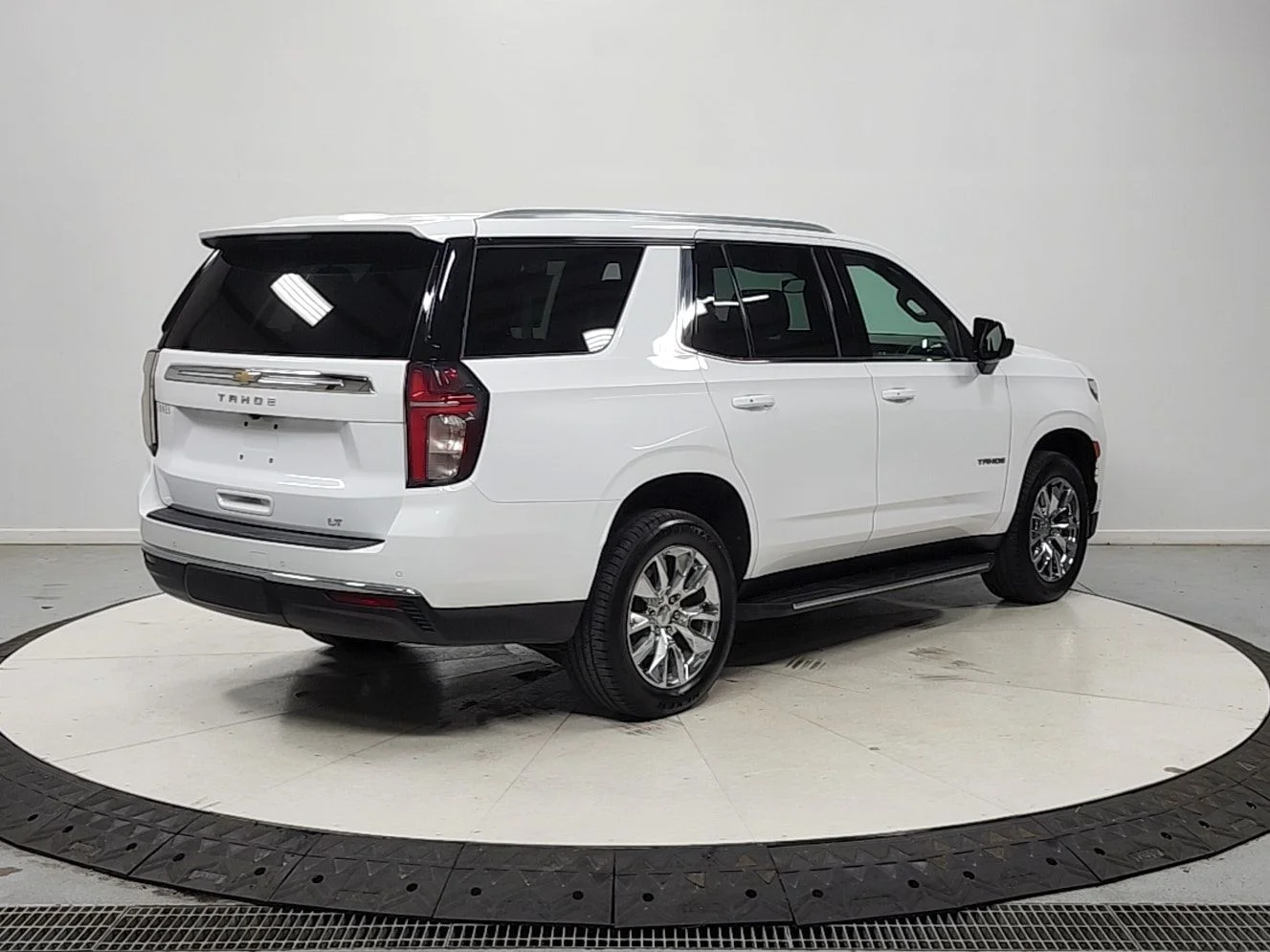 Used 2021 White Chevrolet LT image 8