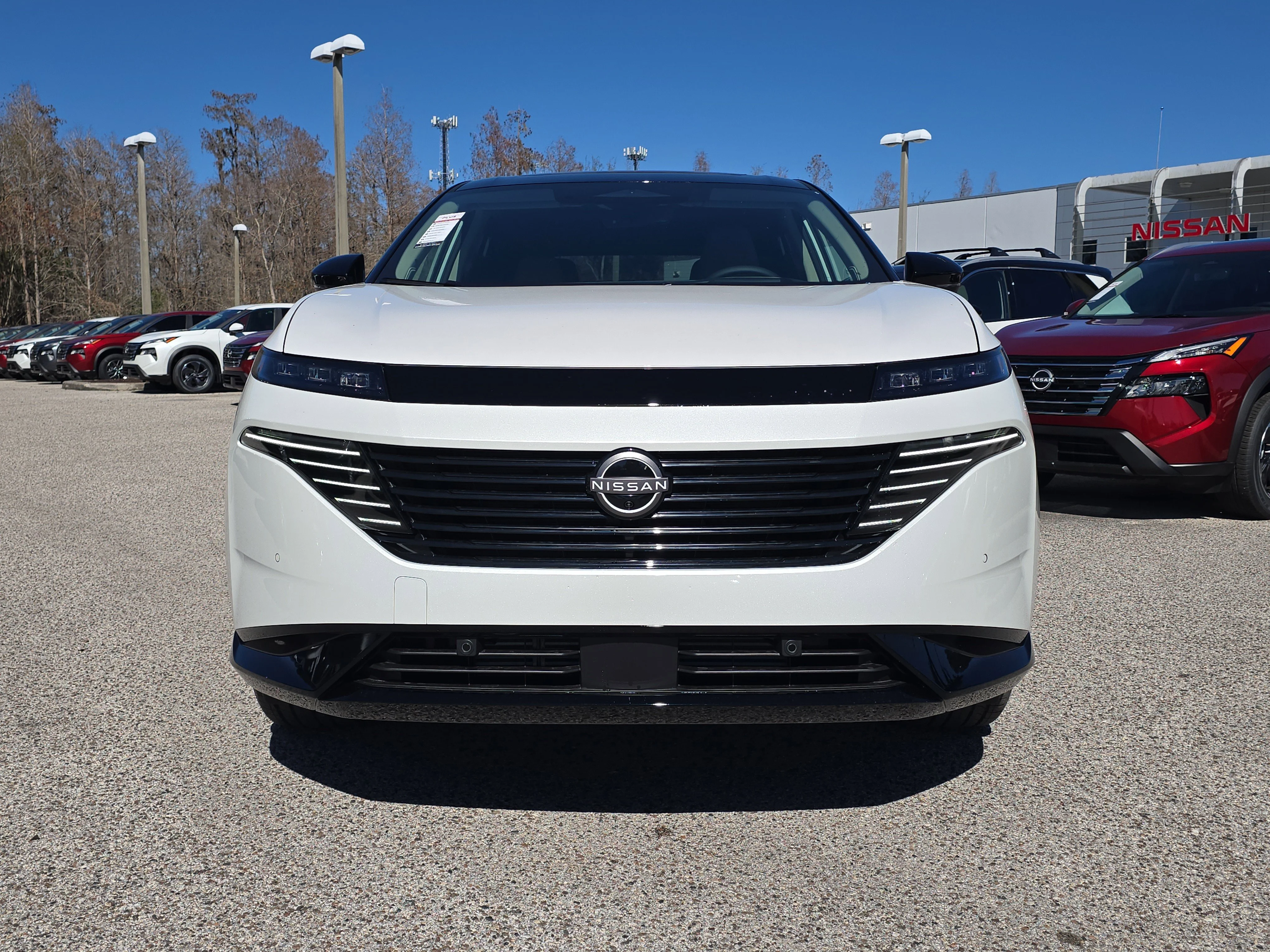New 2026 Everest White Pearl TriCoat / Super Black Two-tone Nissan Platinum image 3