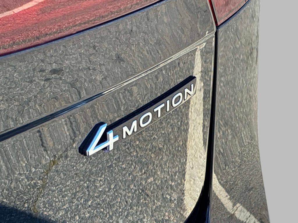 Used 2024  Volkswagen 2.0T SEL R-Line image 9