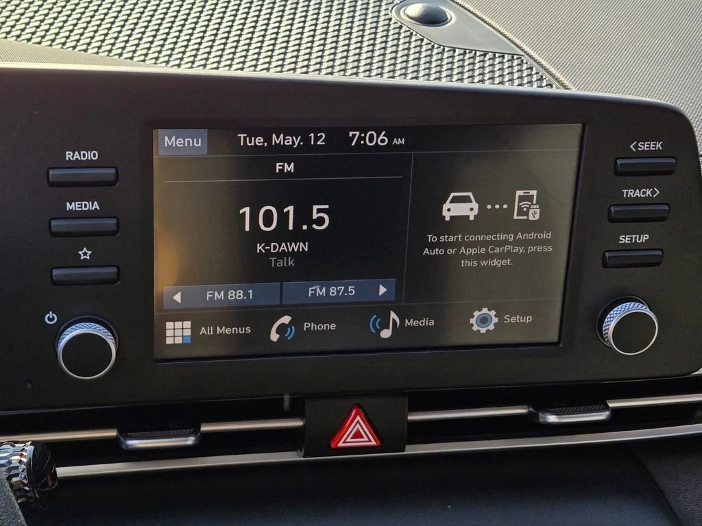 Used 2024 Abyss Black Hyundai SE image 19