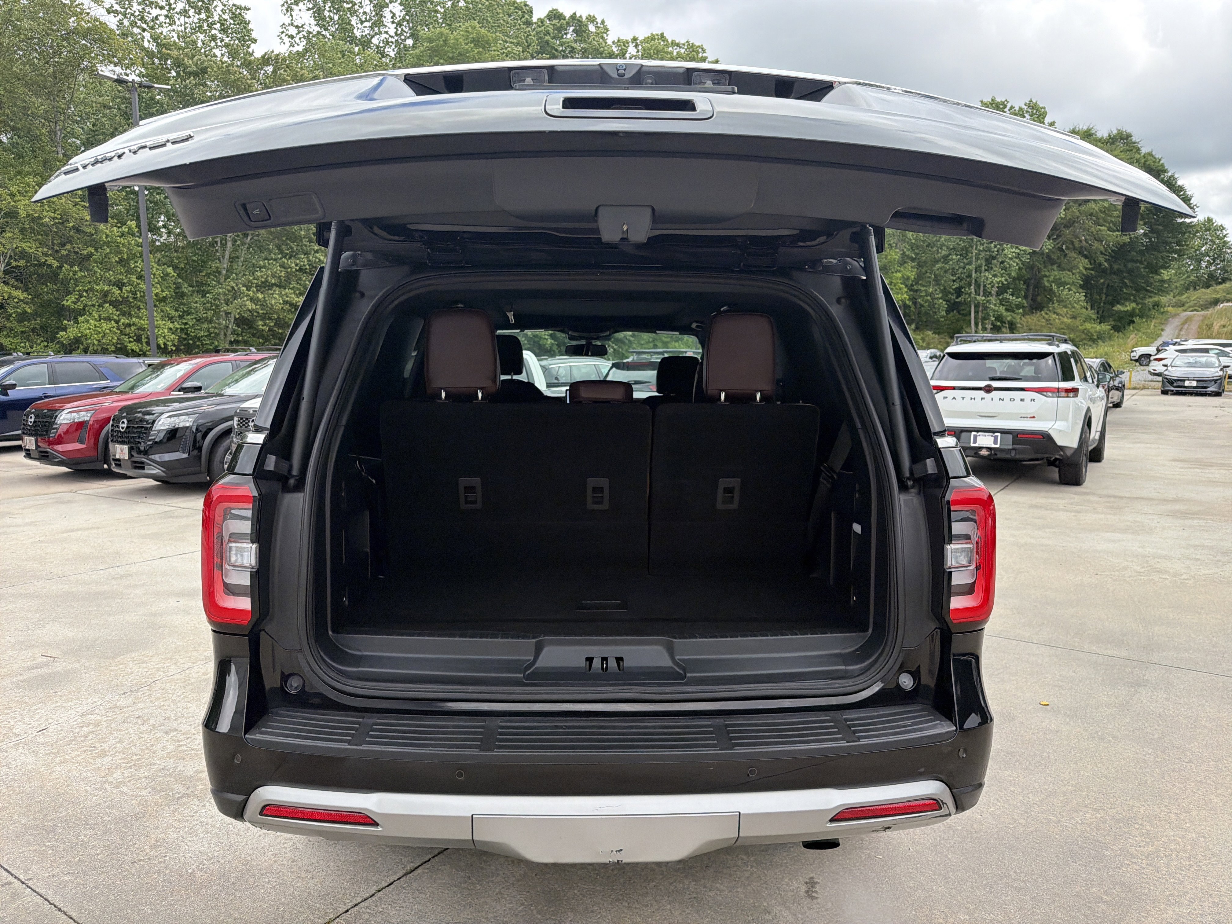 Used 2024 Black Ford Limited image 19