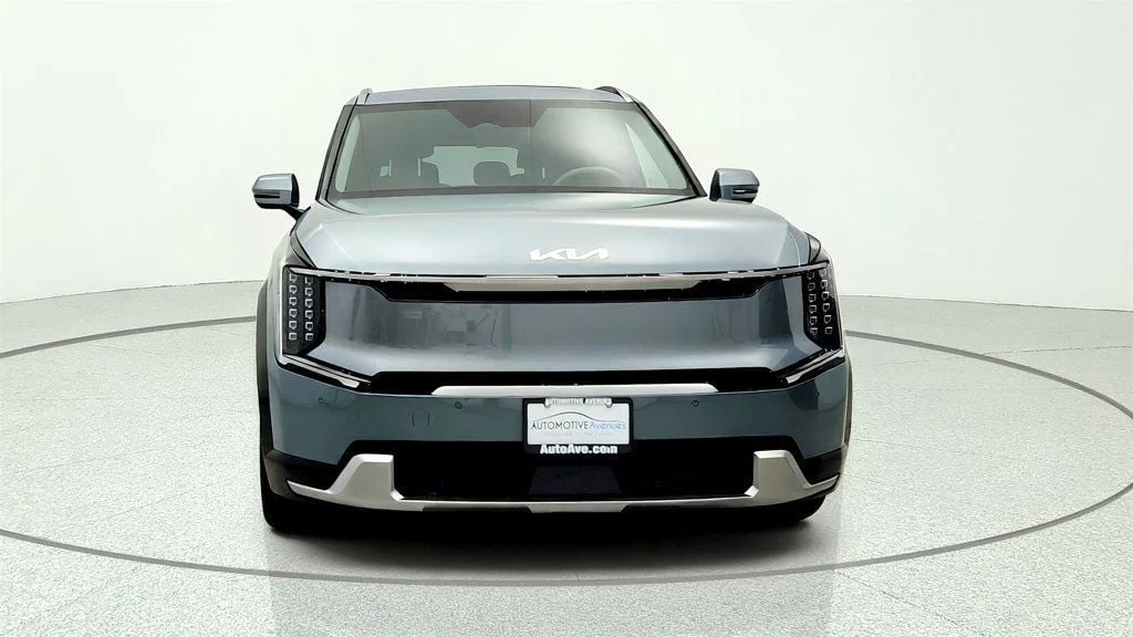 Used 2024 Iceberg Green Kia Land AWD image 2