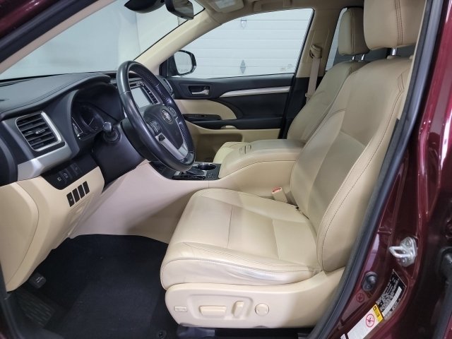 Used 2018 Ooh La La Rouge Mica Toyota SE image 11