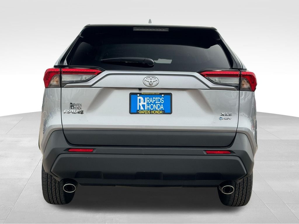 Used 2025 Silver Sky Metallic Toyota XLE image 20