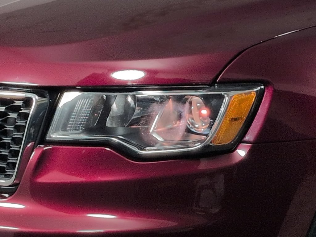 Used 2018 Red Jeep Laredo E image 12