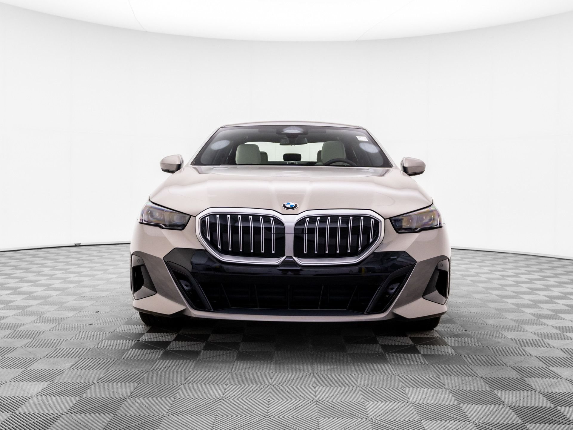 New 2026 Oxide Grey Metallic BMW 530i xDrive image 10