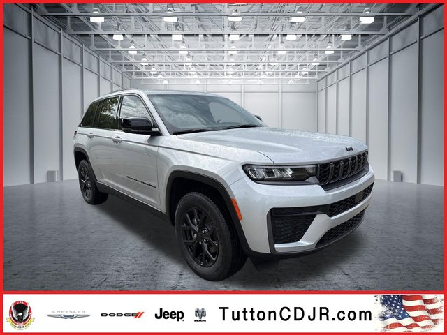 2026 Jeep Grand Cherokee Laredo Altitude