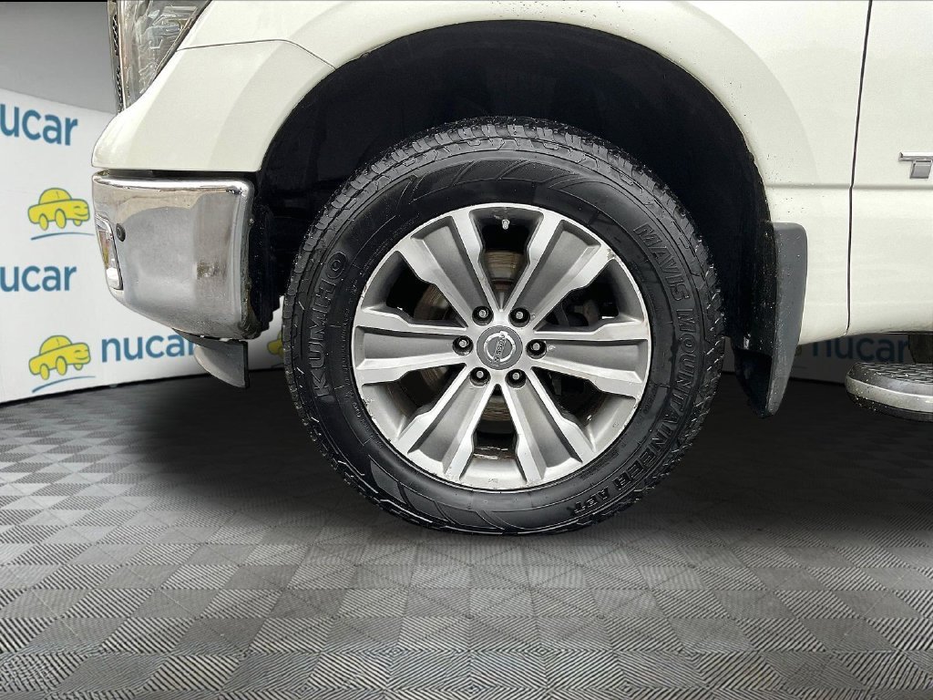 Used 2017 White Nissan SL image 22