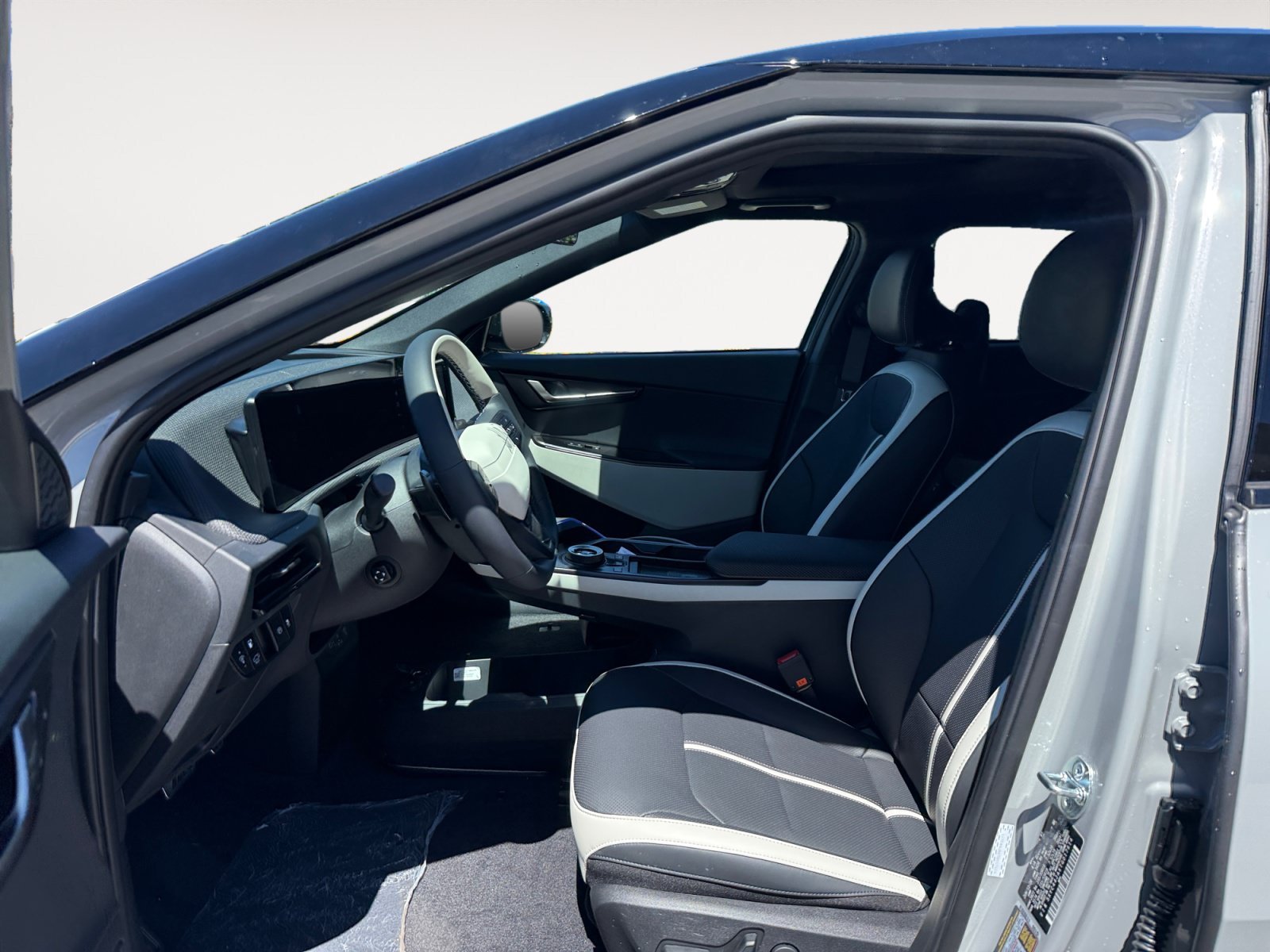 New 2026 Wolf Gray / Black Roof Kia GT-LINE image 10