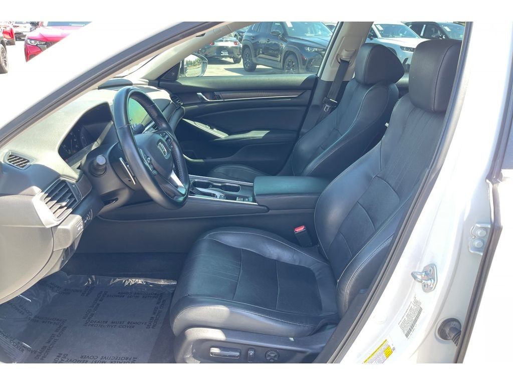 Used 2018 Platinum White Pearl Honda Touring 1.5T image 10