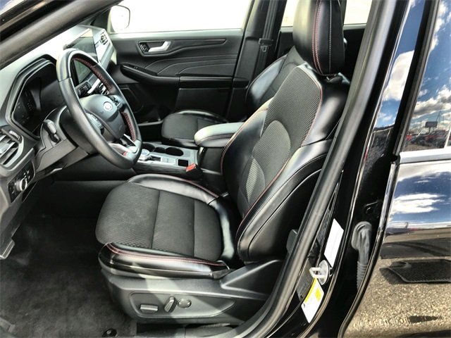 2024 Ford Escape ST-Line photo 2