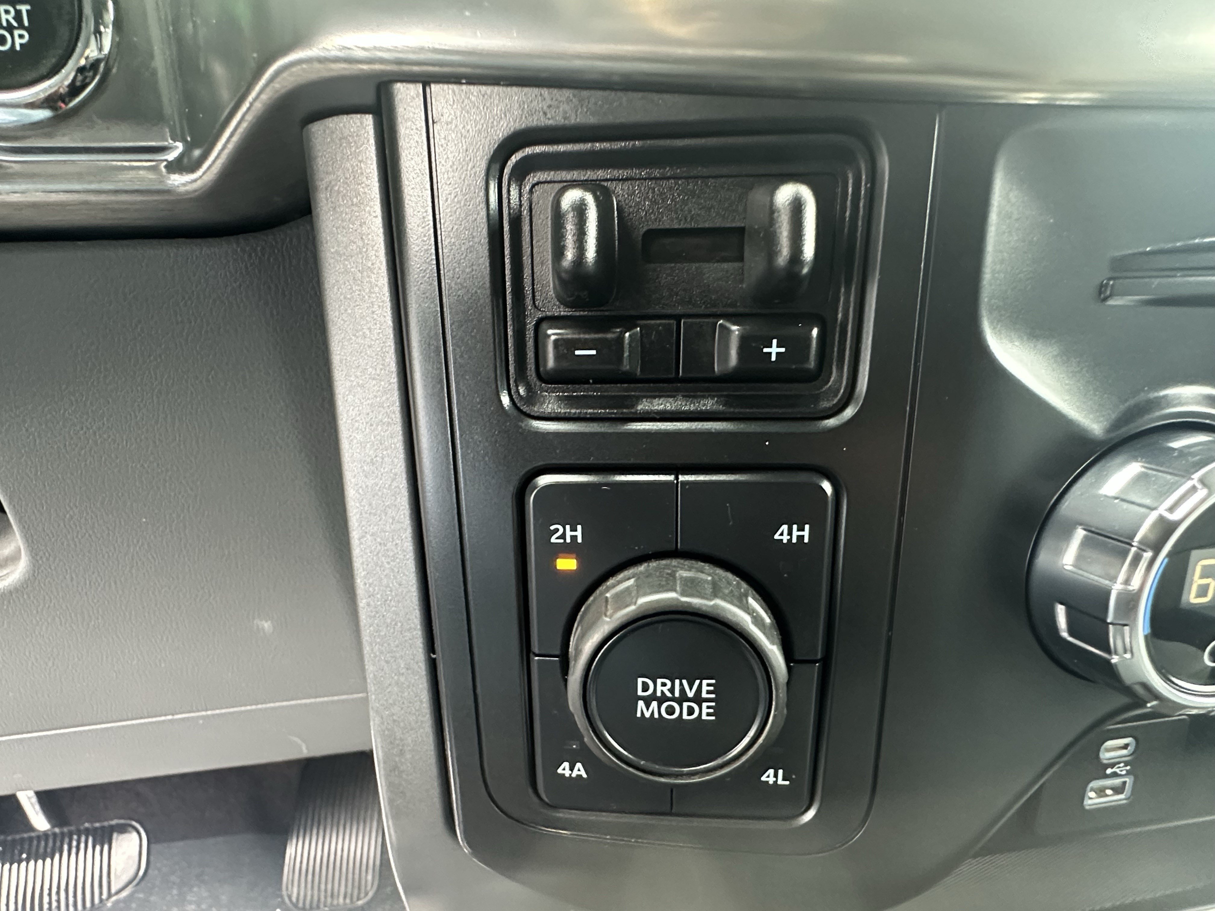 Used 2021 Oxford White Ford LARIAT image 31