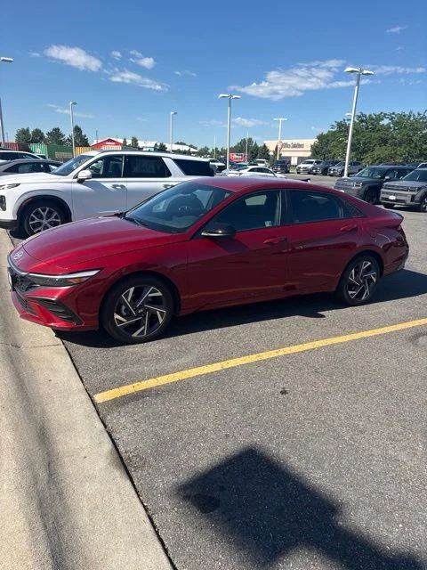 Used 2025 Red Hyundai SEL Sport image 1