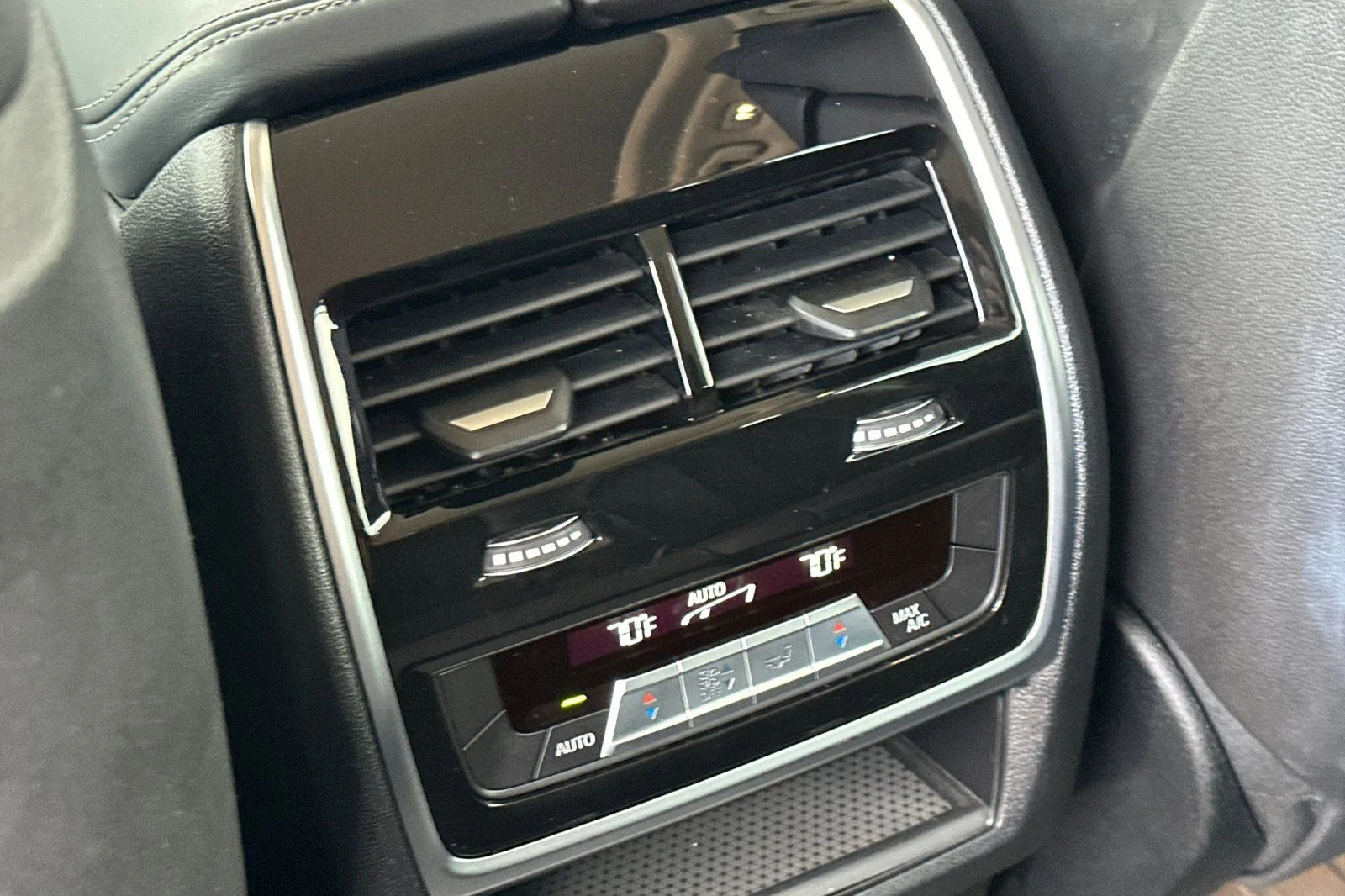 Used 2020 Blue BMW xDrive40i image 13