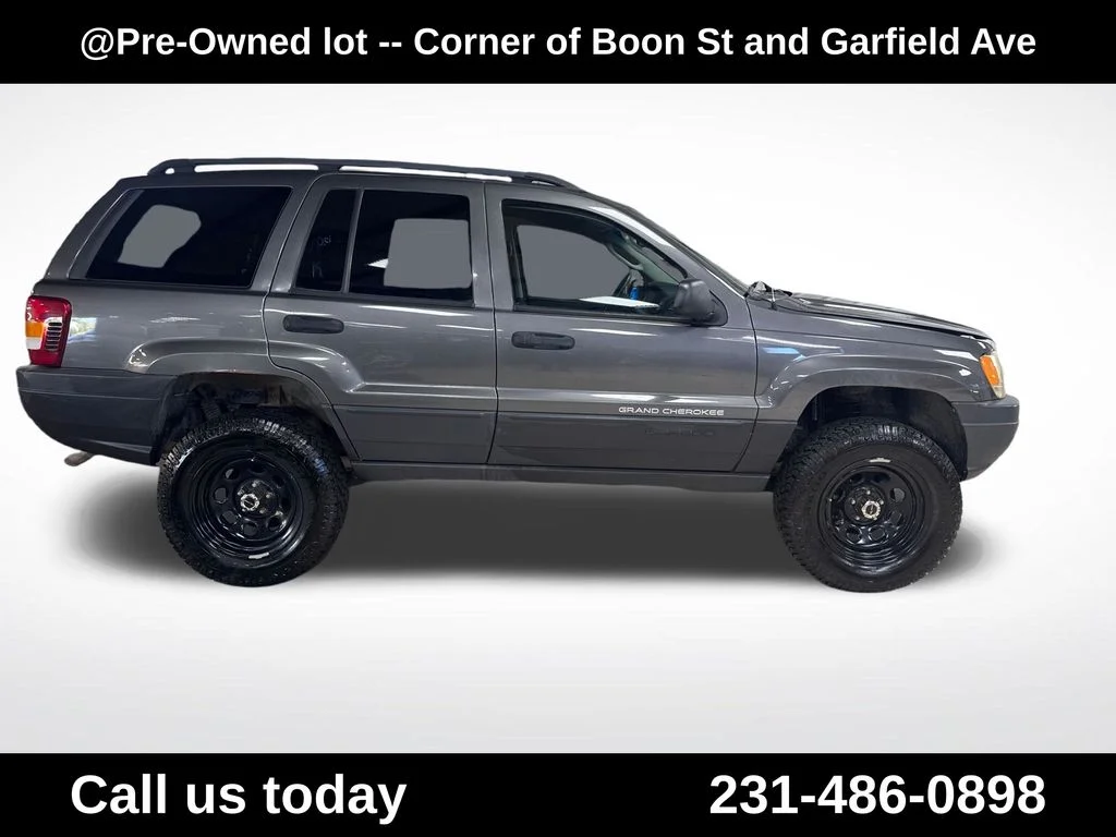 Used 2003  Jeep Laredo image 6