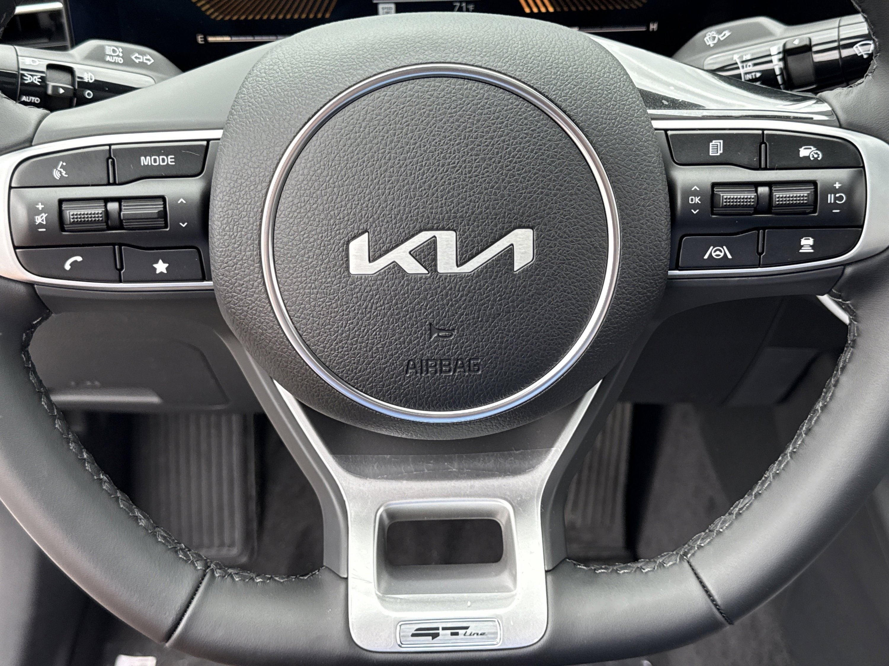 New 2026 Snow White Pearl Kia GT-Line image 12