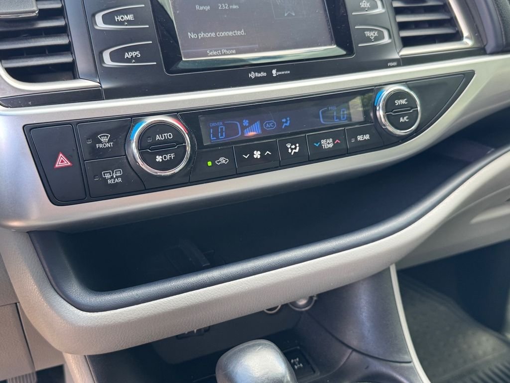 Used 2014 Silver Toyota LE Plus V6 image 23