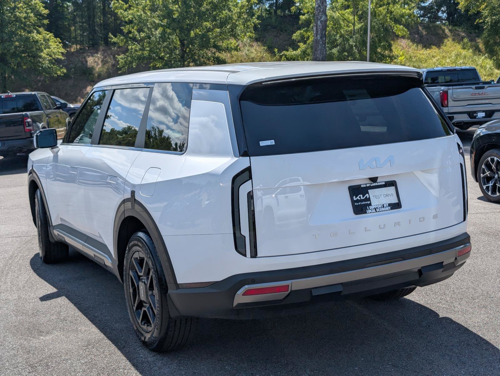 2027 Kia Telluride LX - Photo 9