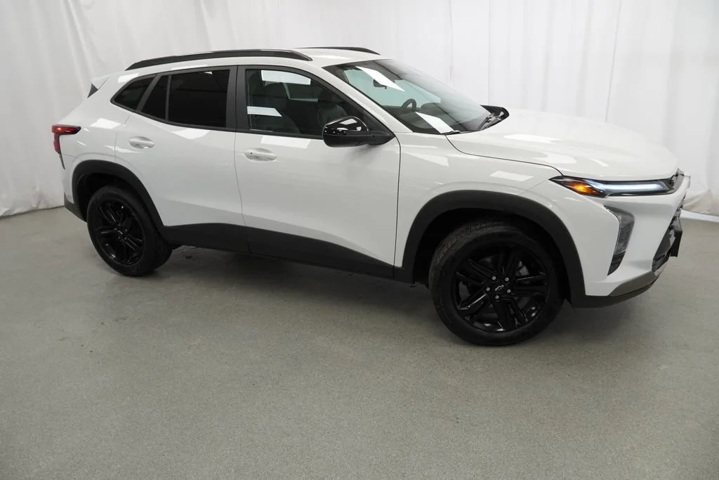 New 2026 Summit White Chevrolet ACTIV image 5