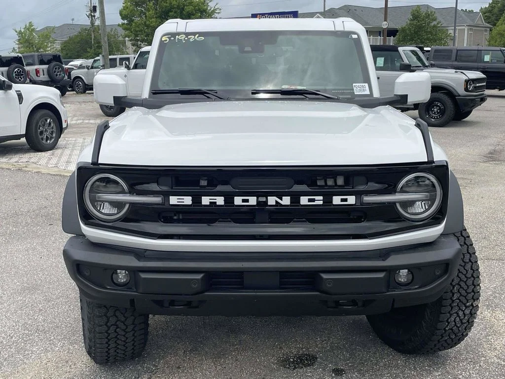 New 2026 White Ford Outer Banks image 8