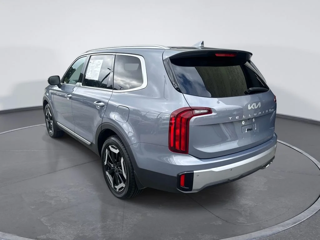 Used 2023 Silver Kia S image 5