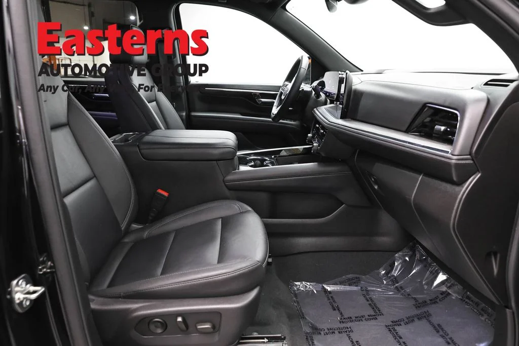 Used 2025 Black Chevrolet Z71 image 26