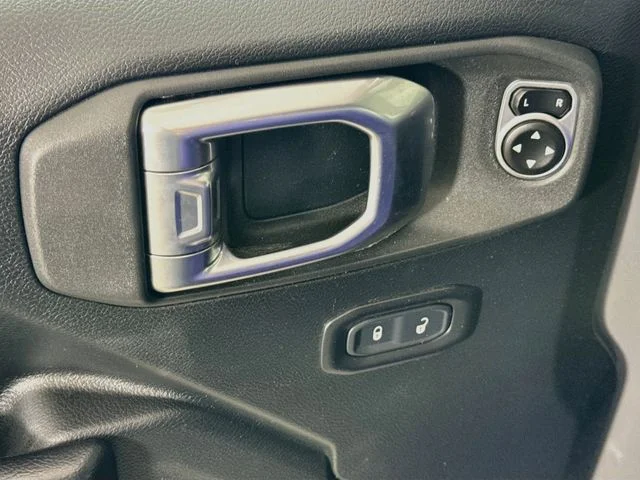 Used 2020 Gray Jeep Sport S image 17