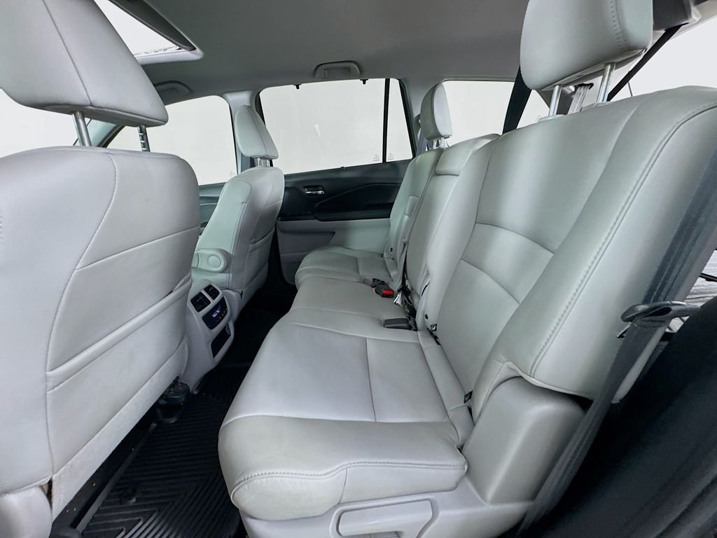 Certified Used 2019 Modern Steel Metallic Honda EX-L image 29