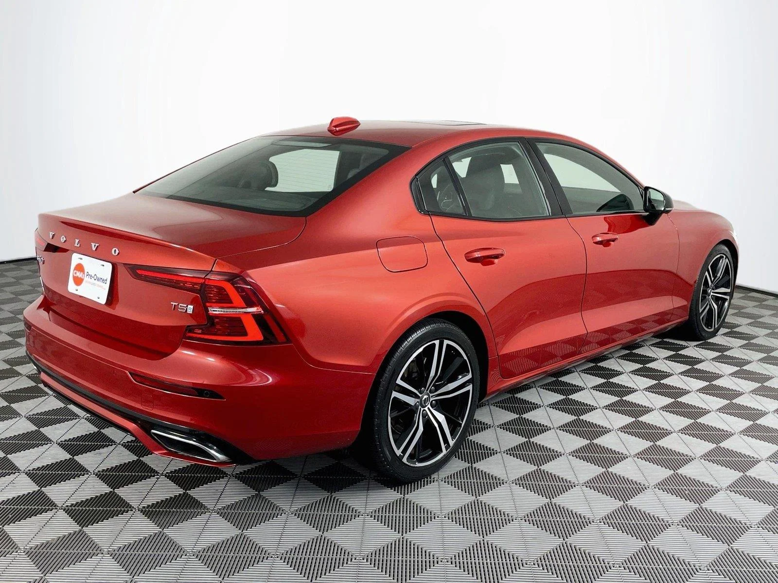 Used 2019 Fusion Red Metallic Volvo R-Design image 9