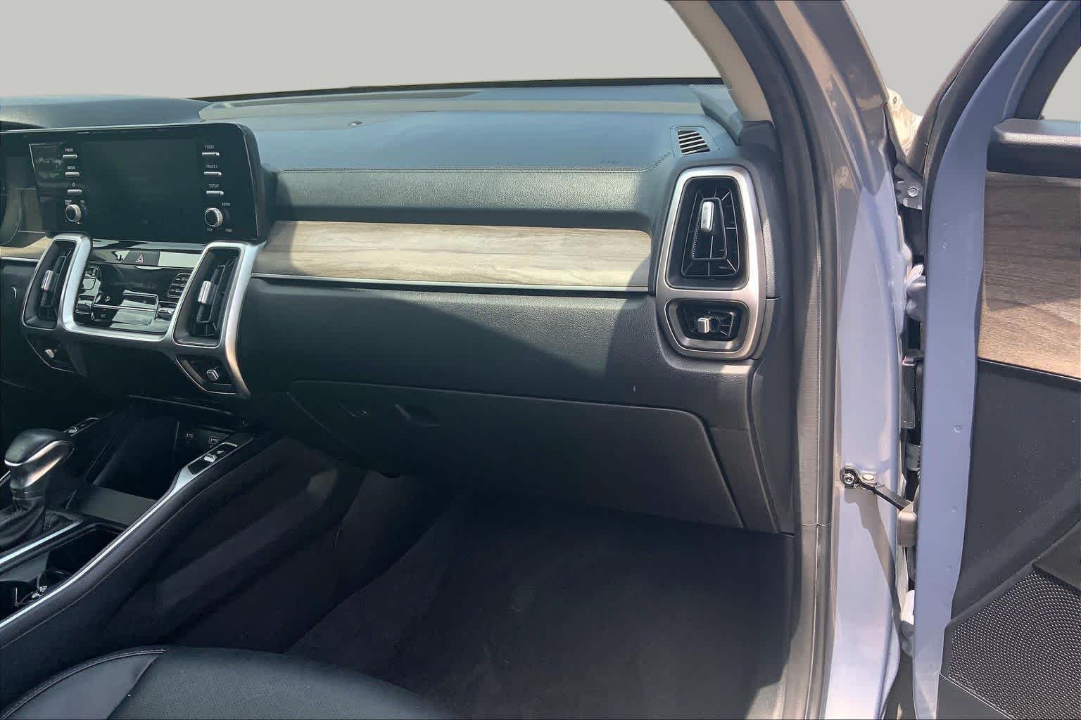 Used 2021 Everlasting Silver Kia EX image 18