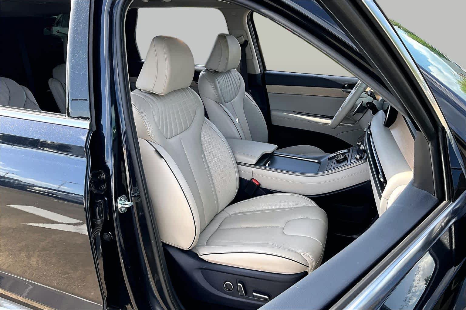 Used 2024 Moonlight Cloud Hyundai Limited image 9