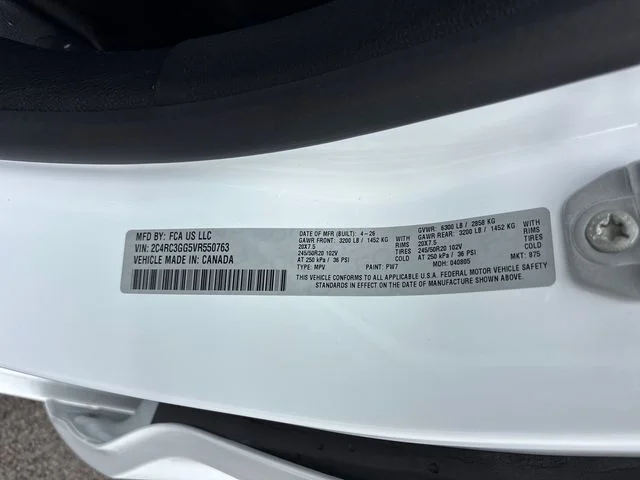 New 2027 Bright White Clear-Coat Exterior Paint Chrysler Limited image 38