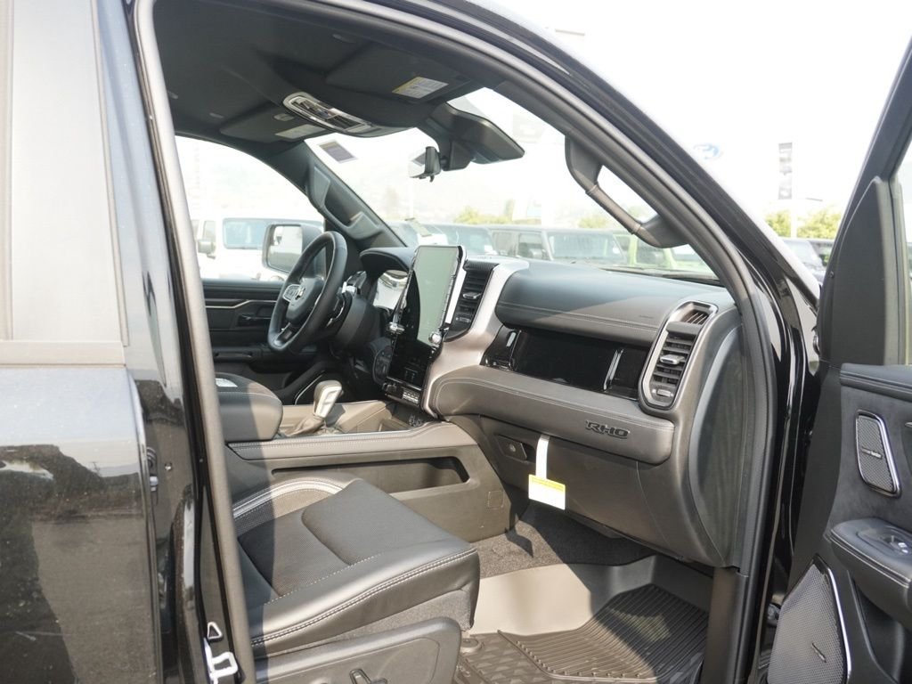 New 2026 Diamond Black Crystal Pearl-Coat Exterior Paint RAM RHO image 22