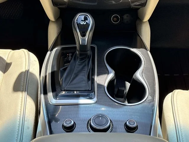 Used 2019 Black INFINITI LUXE image 21