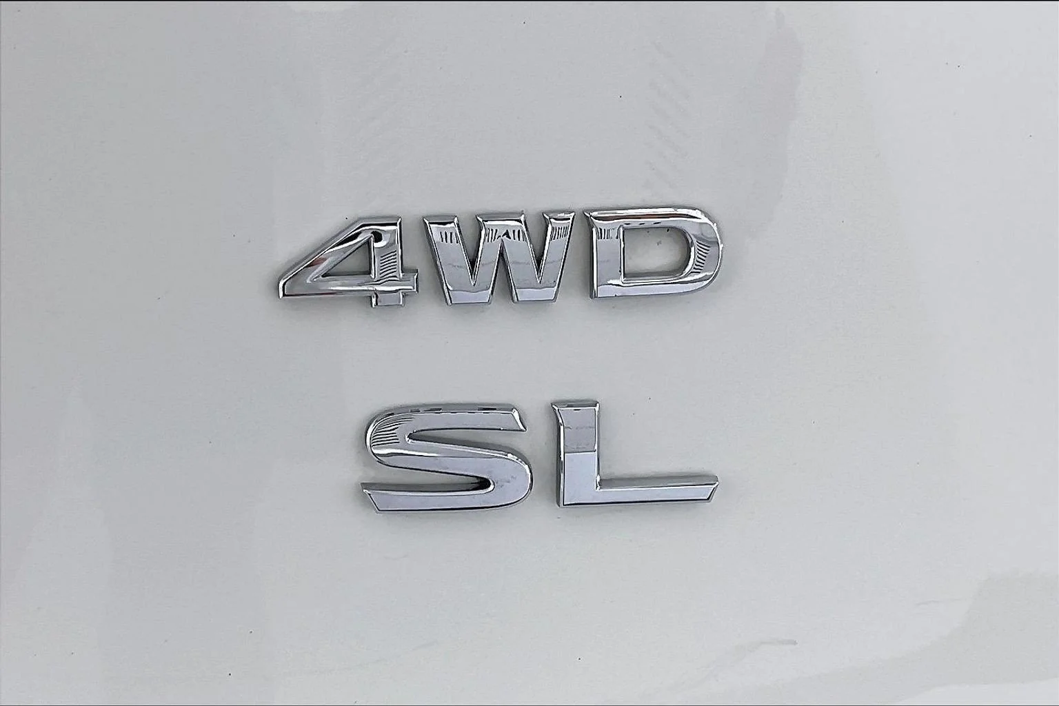 Used 2020 Glacier White Nissan SL image 7