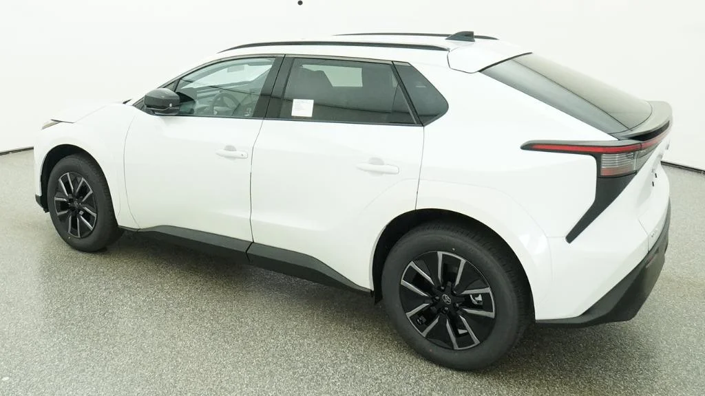 New 2026 Wind Chill Pearl Toyota XLE image 40
